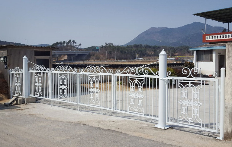 백색 트윈플라워 4쪽접이입니다.